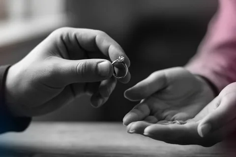 Illustration for Ring Resizing Cost: What You Pay and How Jewelers Price It