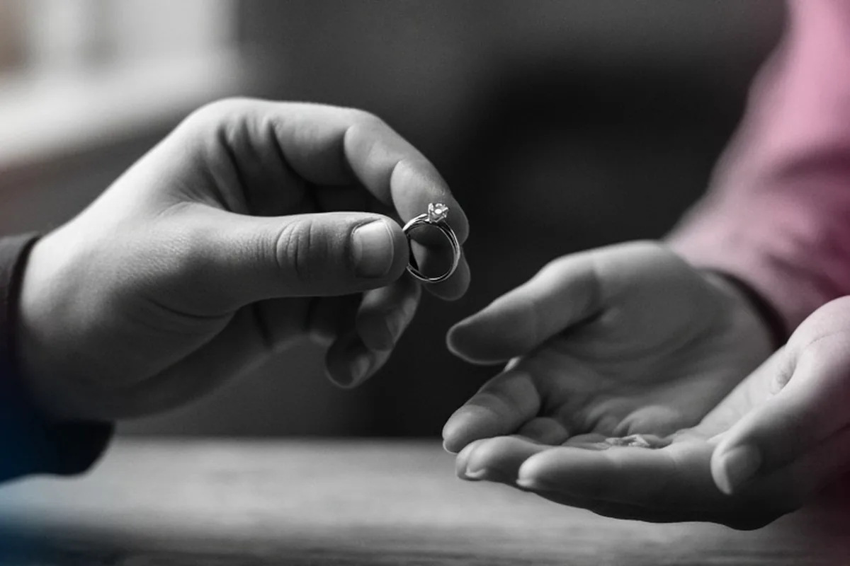 Illustration for Ring Resizing Cost: What You Pay and How Jewelers Price It