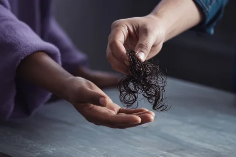 Illustration for How to Explain Hair Breakage to a Hairstylist Clearly