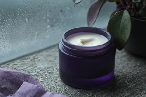 Illustration for Choosing a Damaged Barrier Moisturizer to Restore Comfort