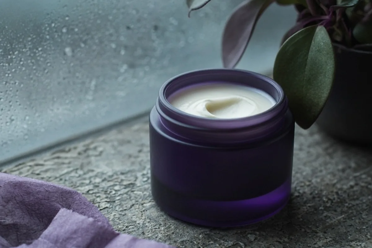 Illustration for Choosing a Damaged Barrier Moisturizer to Restore Comfort