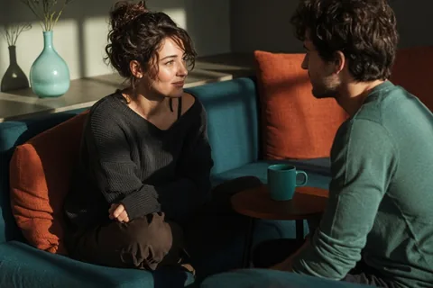 Illustration for How to date when you have anxiety?