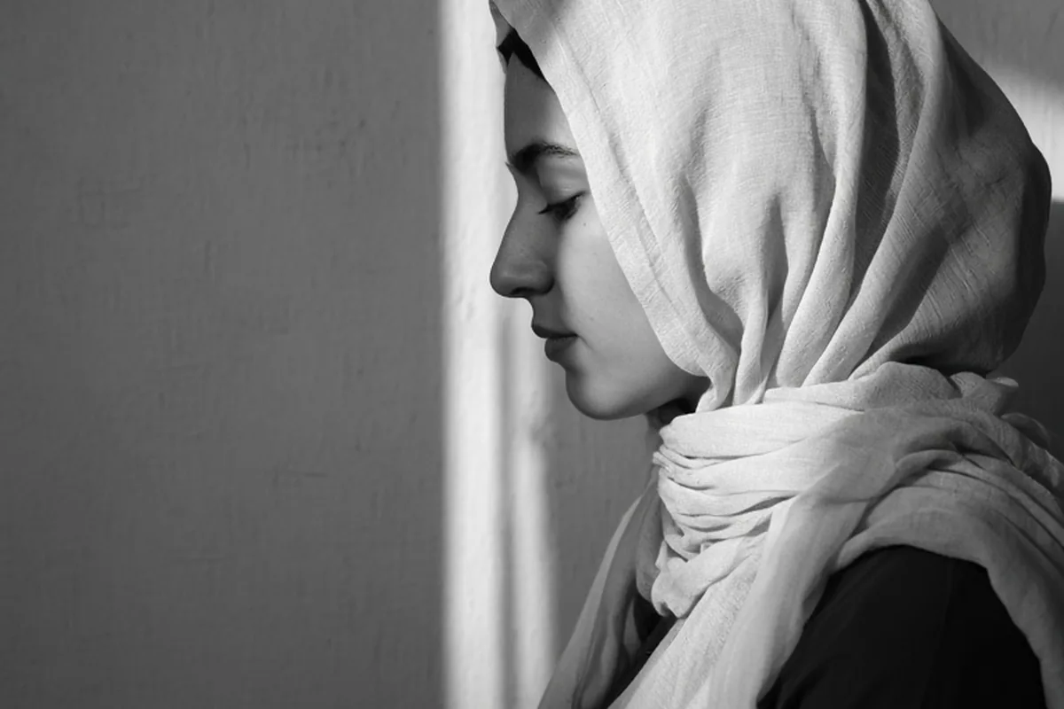 Illustration for Why Women Cover Their Heads to Pray: Meaning and Traditions