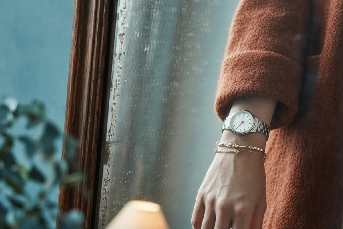 Illustration for How to wear a womens watch?